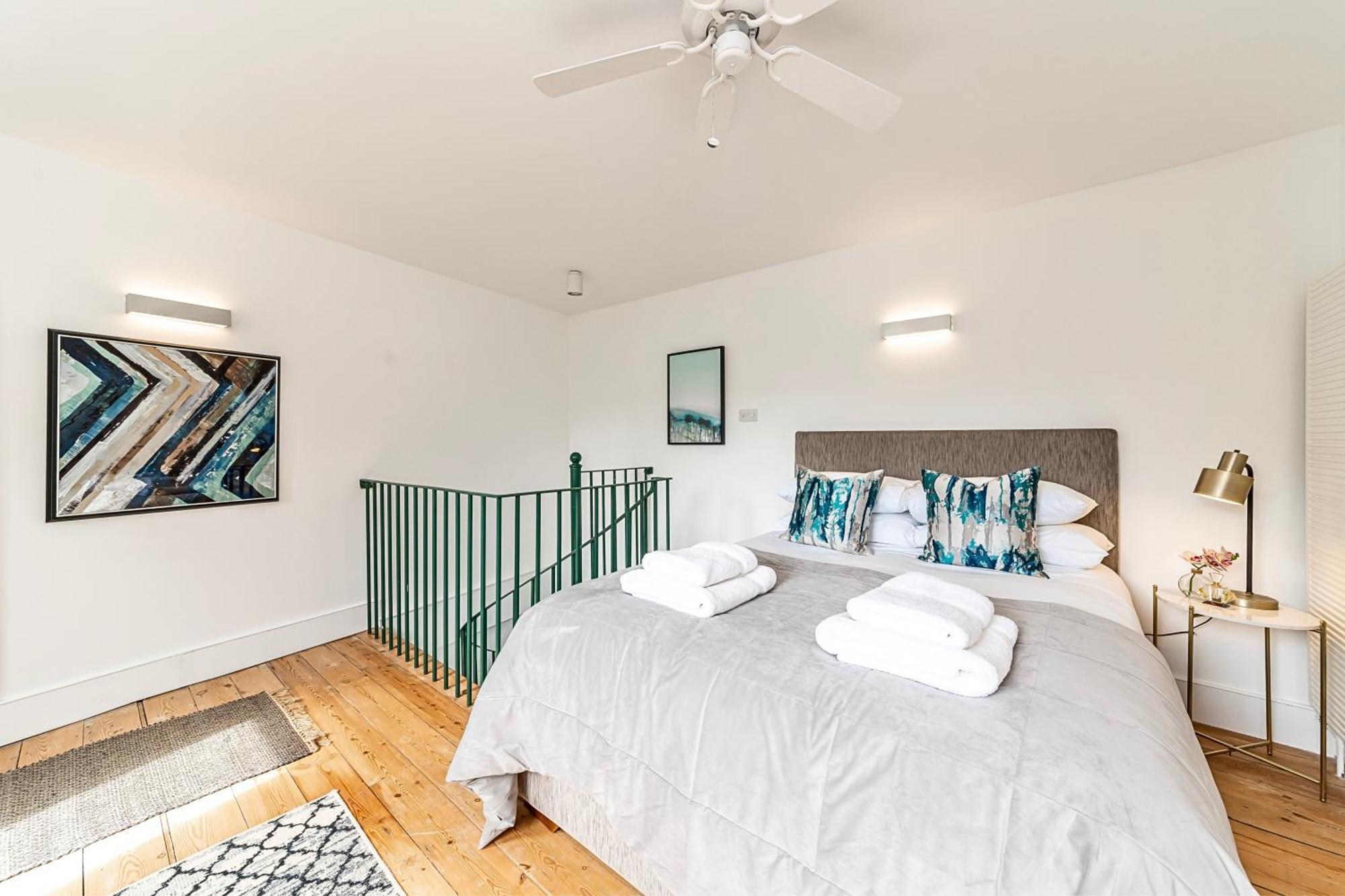 The Secret Kensington Garden Mews-2 Bedroom Full House-2 Train Lines- Spacious-Kings Road- Harrods -Chelsea Stadium-Private Small Patio Londen Buitenkant foto