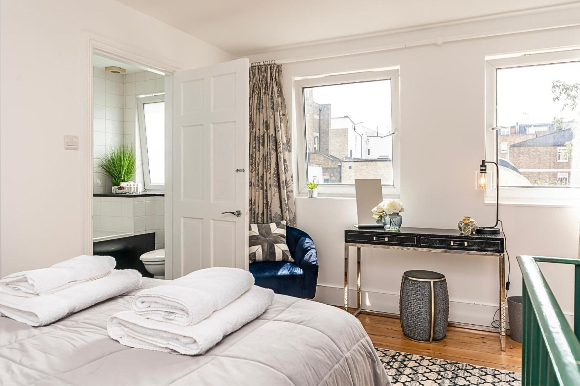 The Secret Kensington Garden Mews-2 Bedroom Full House-2 Train Lines- Spacious-Kings Road- Harrods -Chelsea Stadium-Private Small Patio Londen Buitenkant foto
