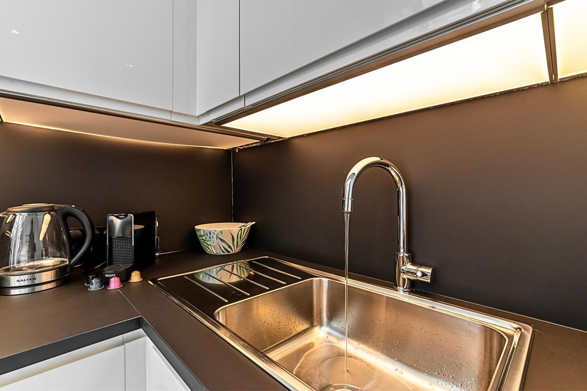The Secret Kensington Garden Mews-2 Bedroom Full House-2 Train Lines- Spacious-Kings Road- Harrods -Chelsea Stadium-Private Small Patio Londen Buitenkant foto