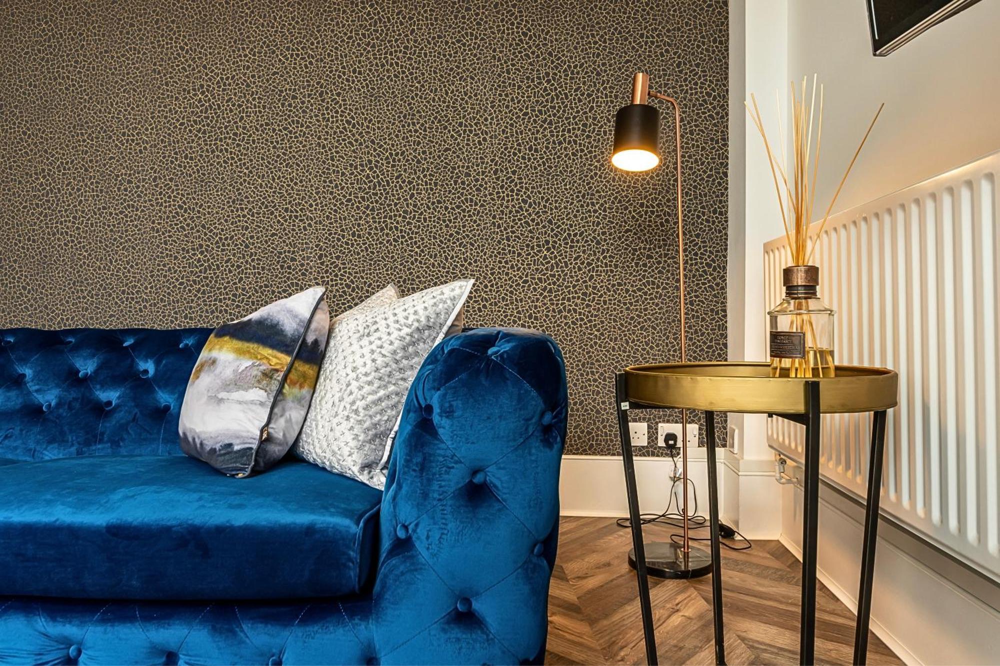 The Secret Kensington Garden Mews-2 Bedroom Full House-2 Train Lines- Spacious-Kings Road- Harrods -Chelsea Stadium-Private Small Patio Londen Buitenkant foto