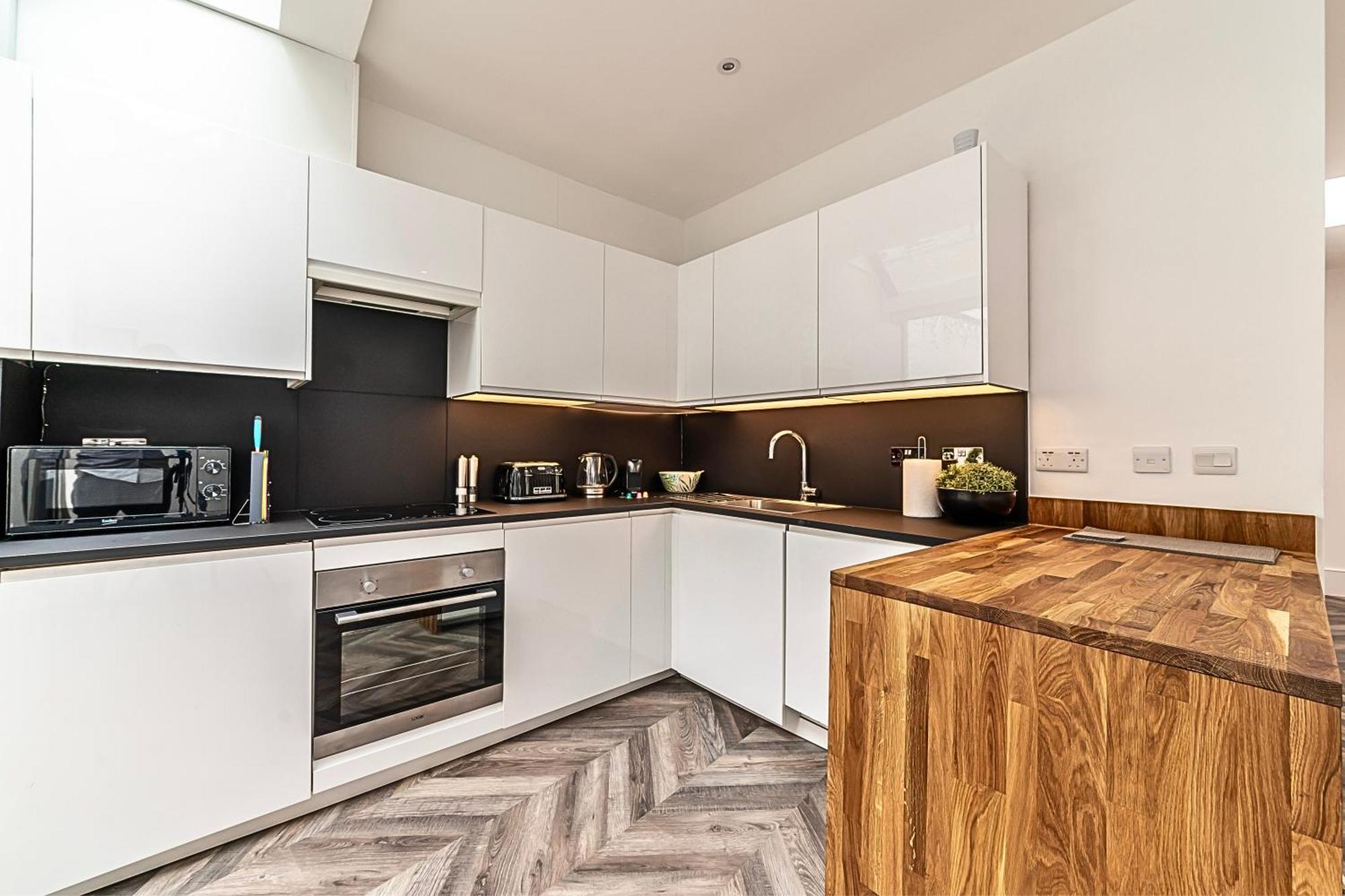 The Secret Kensington Garden Mews-2 Bedroom Full House-2 Train Lines- Spacious-Kings Road- Harrods -Chelsea Stadium-Private Small Patio Londen Buitenkant foto