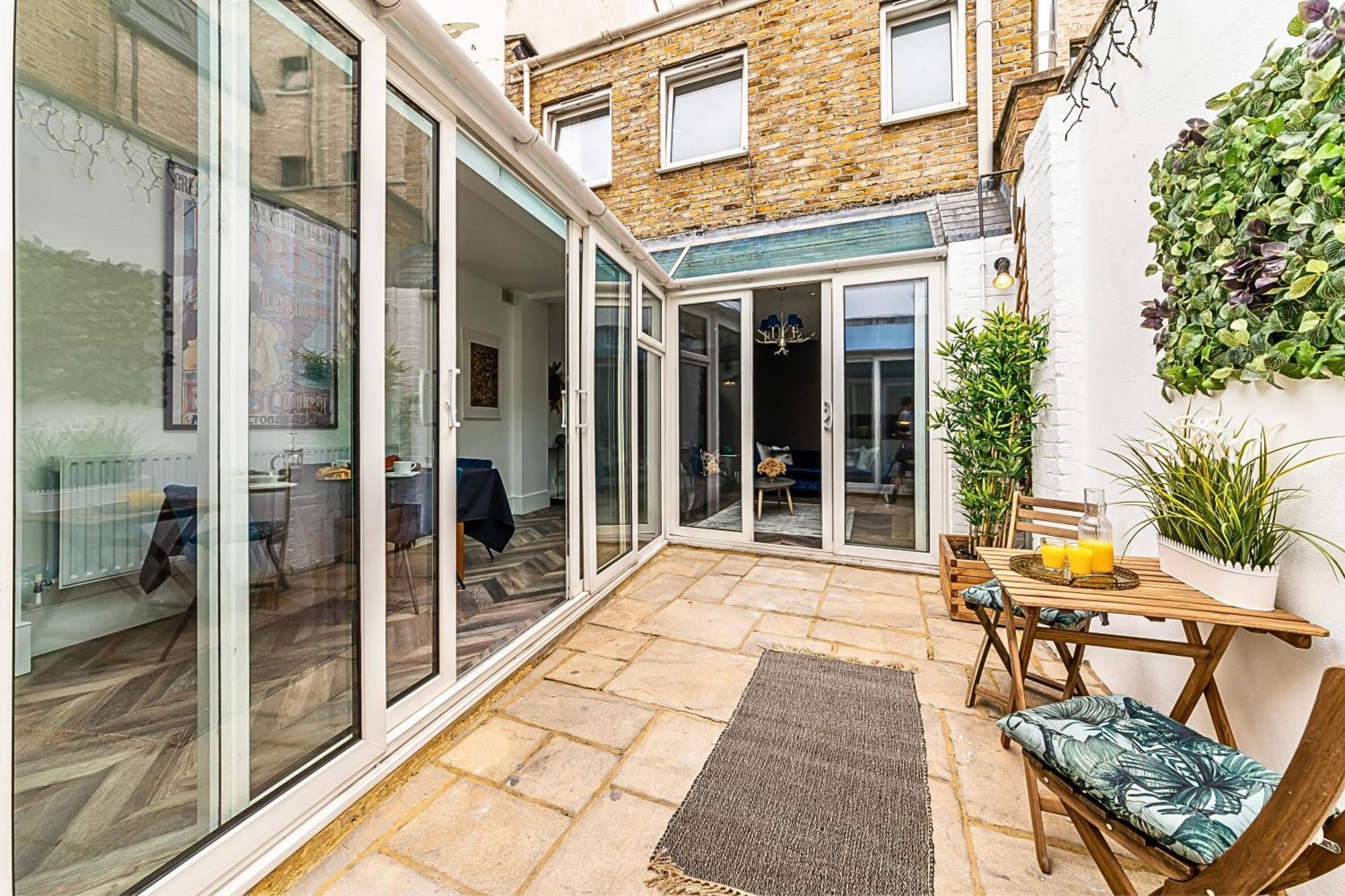 The Secret Kensington Garden Mews-2 Bedroom Full House-2 Train Lines- Spacious-Kings Road- Harrods -Chelsea Stadium-Private Small Patio Londen Buitenkant foto